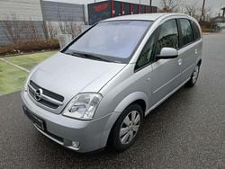 Silber Gebraucht 2004 Opel Meriva Cosmo Van / Kleinbus | 5.790 €