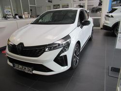 Weiß Neu 2025 Renault Clio V Techno Limousine | 20.770 € (Etwas zu teuer)