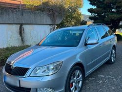 Grau Gebraucht 2011 Skoda Octavia Kombi | 7.700 € (Fairer Preis)