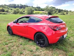 Rot Gebraucht 2015 Opel Astra GTC Sport Coupé | 7.555 € (Fairer Preis)