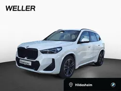 Alpinweiss iii Gebraucht 2024 BMW X1 M Sport SUV | 52.450 €