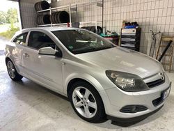 Silber Gebraucht 2005 Opel Astra GTC Coupé | 2.200 € (Teuer)