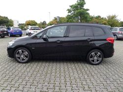 Schwarz Gebraucht 2017 BMW 220 Sport Line Van / Kleinbus | 16.990 € (Etwas zu teuer)