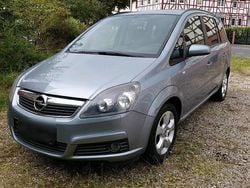 Grau Gebraucht 2007 Opel Zafira Van / Kleinbus | 1.050 € (Fairer Preis)