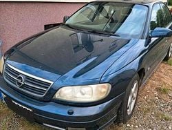 Blau Gebraucht 2002 Opel Adam Kleinwagen | 1.200 €