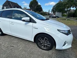 Weiß Gebraucht 2015 Toyota Auris Touring Sports Kombi | 13.700 € (Fairer Preis)