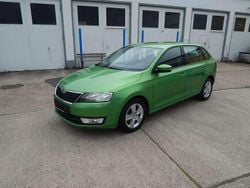 Rallyegrün metallic Gebraucht 2017 Skoda Rapid Ambition Kleinwagen | 10.599 € (Guter Preis)