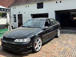 Schwarz Gebraucht 1998 Opel Vectra Limousine | 11.999 €