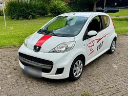 Weiß Gebraucht 2011 Peugeot 107 Kleinwagen | 2.200 € (Fairer Preis)