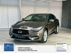 Infiniti Q30
