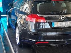 Schwarz Gebraucht 2010 Opel Insignia Kombi | 4.200 € (Teuer)