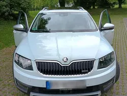 Weiß Gebraucht 2016 Skoda Octavia Scout Kombi | 14.100 € (Etwas zu teuer)