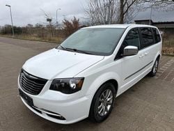 Weiß Gebraucht 2015 Chrysler Town & Country Van / Kleinbus | 8.990 €