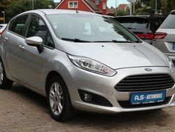 Silber Gebraucht 2015 Ford Fiesta Trend Limousine | 10.590 €