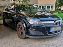 Schwarz Gebraucht 2010 Opel Astra Edition Kombi | 2.200 € (Superpreis)
