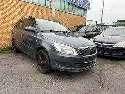 Grau Gebraucht 2012 Skoda Fabia Family Kombi | 4.980 € (Fairer Preis)