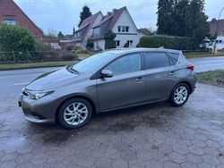 Braun Gebraucht 2016 Toyota Auris Hybrid Limousine | 10.300 € (Superpreis)