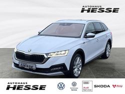 Weiß Gebraucht 2023 Skoda Octavia Scout 4x4 Kombi | 24.930 € (Teuer)