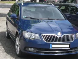 Blau Gebraucht 2015 Skoda Superb Kombi | 11.500 €