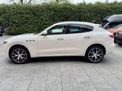 Weiß Gebraucht 2016 Maserati Levante SUV | 25.980 € (Etwas zu teuer)