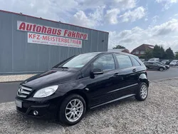 Kosmosschwarz Gebraucht 2011 Mercedes B180 Van / Kleinbus | 6.950 € (Fairer Preis)