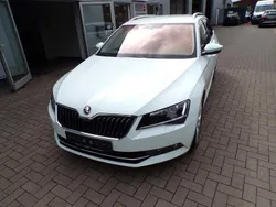 Weiß Gebraucht 2016 Skoda Superb Kombi | 16.390 € (Fairer Preis)