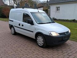Weiß Gebraucht 2011 Opel Combo Van | 3.600 € (Etwas zu teuer)