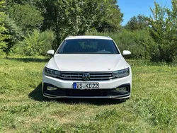 Oryxweiß perlmutteffekt Gebraucht 2022 VW Passat Business Kombi | 27.900 € (Fairer Preis)