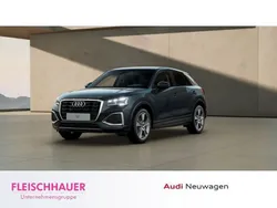 Grau Neu 2025 Audi Q2 Advanced SUV | 38.990 € (Fairer Preis)