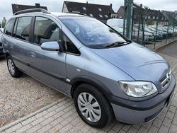 Silber Gebraucht 2003 Opel Zafira Njoy Van / Kleinbus | 3.700 € (Teuer)