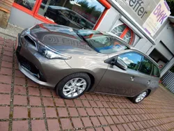 Grau Gebraucht 2016 Toyota Auris Touring Sports Edition-S Kombi | 10.950 € (Guter Preis)