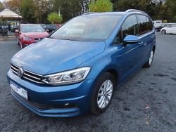 Blau Gebraucht 2017 VW Touran Comfortline Van / Kleinbus | 16.980 € (Fairer Preis)