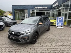 Grau Gebraucht 2024 Dacia Jogger Extreme Van / Kleinbus | 24.490 € (Guter Preis)