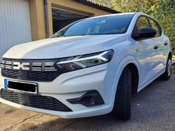 Weiß Gebraucht 2024 Dacia Sandero Essentiel Limousine | 13.950 € (Superpreis)