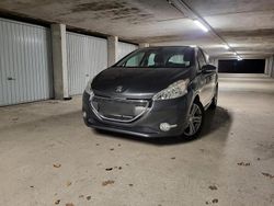 Grau Gebraucht 2011 Peugeot 208 Allure Kleinwagen | 4.250 € (Etwas zu teuer)