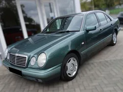 Grün Gebraucht 1996 Mercedes E230 Limousine | 1.999 € (Fairer Preis)