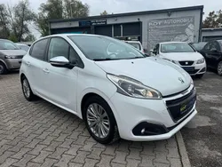 Weiß Gebraucht 2017 Peugeot 208 Style Kleinwagen | 6.999 € (Fairer Preis)