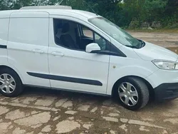 Weiß Gebraucht 2018 Ford Courier Van / Kleinbus | 8.500 € (Teuer)