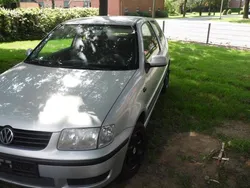 Grau Gebraucht 2000 VW Polo Kleinwagen | 1.000 € (Fairer Preis)