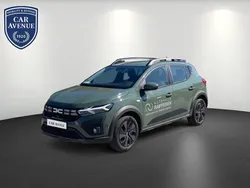 Grau (safarigrüngrau (grau)) Gebraucht 2024 Dacia Sandero Expression Kleinwagen | 18.570 € (Fairer Preis)