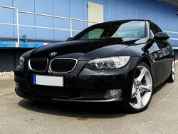 Schwarz Gebraucht 2010 BMW 320 Comfort Edition Coupé | 11.490 € (Teuer)