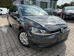 Grau Gebraucht 2018 VW Golf VII Trendline Limousine | 11.498 € (Superpreis)