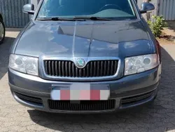 Grau Gebraucht 2007 Skoda Superb Comfort Limousine | 3.200 €