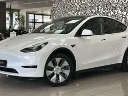 Weiß Gebraucht 2023 Tesla Model Y Standard Range SUV | 30.790 € (Guter Preis)
