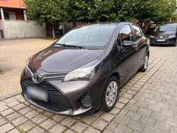 Braun Gebraucht 2015 Toyota Yaris Kleinwagen | 6.800 € (Guter Preis)