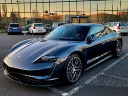 Grau Gebraucht 2022 Porsche Taycan Performance Package Limousine | 61.000 € (Guter Preis)