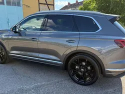 Grau Gebraucht 2020 VW Touareg SUV | 55.000 € (Teuer)