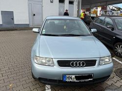 Blau Gebraucht 2002 Audi A3 Ambiente Limousine | 2.200 € (Etwas zu teuer)