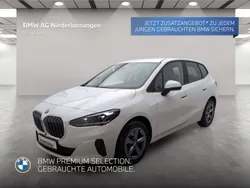 Weiß Gebraucht 2024 BMW 218 Active Tourer Luxury Line Van / Kleinbus | 27.307 €