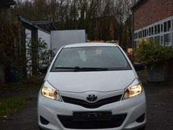 Weiß Gebraucht 2014 Toyota Yaris Limousine | 4.770 € (Fairer Preis)